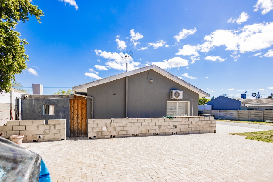 3 Bedroom Property for Sale in St Dumas Western Cape